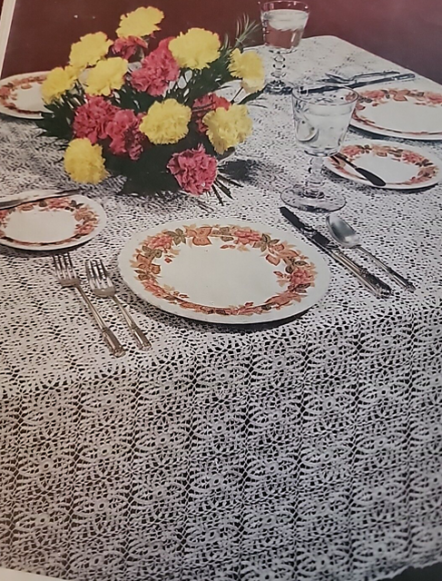 Favorite Crocheted Tablecloth Designs (1985)
