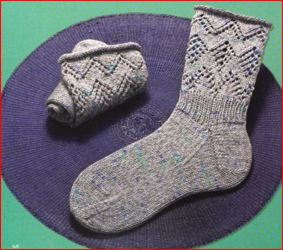 Knitting Circles Around Socks: Knit Two at a Time on Circular Needles (2007)